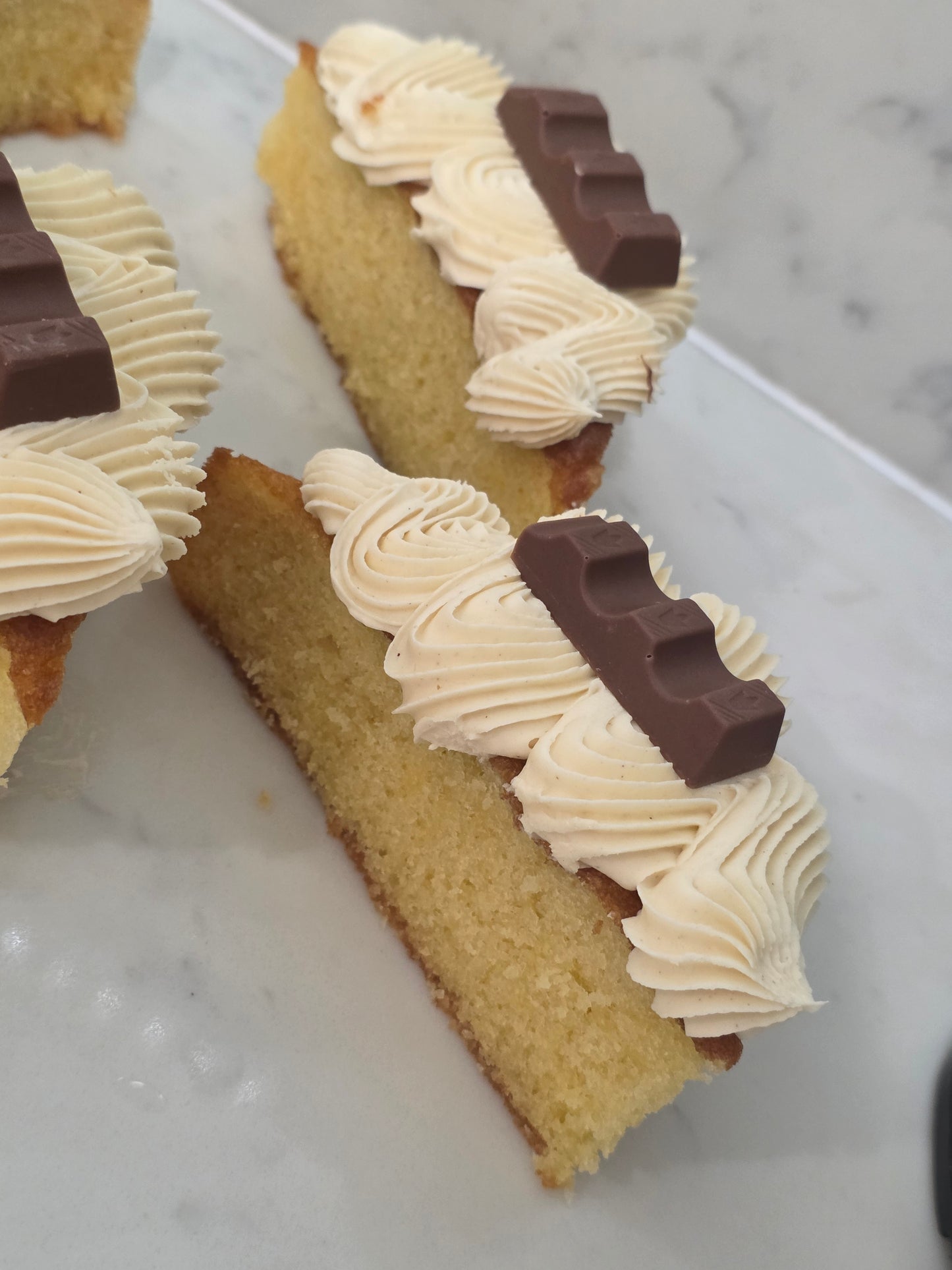 GLUTEN FREE - Kinder and Bueno Style Cake - White chocolate and hazelnut
